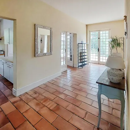 Lovely In With Kitchen Holiday home *